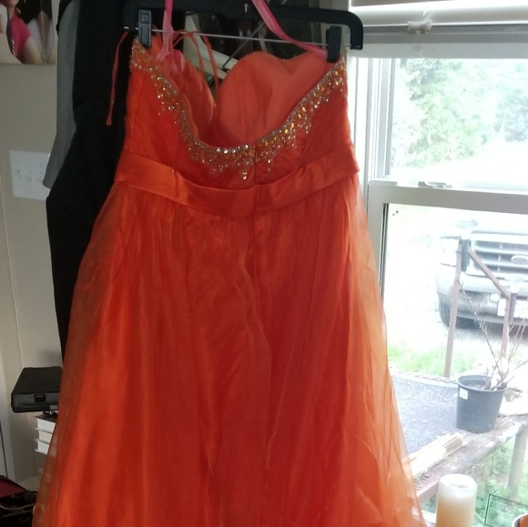 Prom dress - Picture 4 of 6